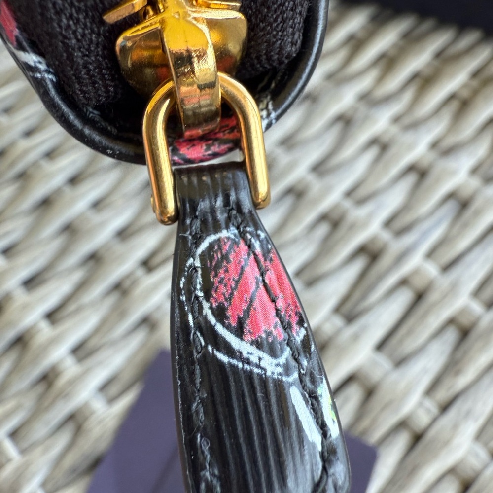 PRADA Logo Heart Vitello Move Zip Around Long Wallet Black - Picture 14 of 17